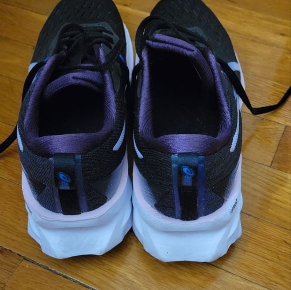 Asics novablast 2 sz 9 - Picture 2 of 6
